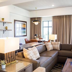 One-Bedroom King Suite
